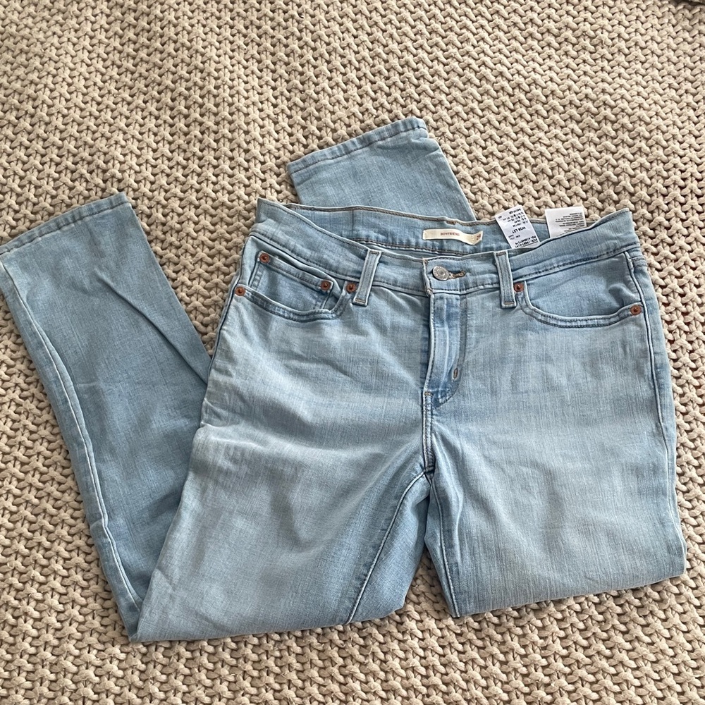 Levi's Women's Light Blue Straight Leg Jeans